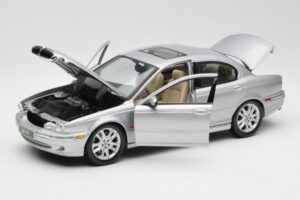 Jaguar X-Type Silver Maisto 1:18 7271328 Diecast - image 2 of 8