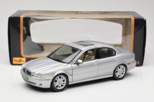 Jaguar X-Type Silver Maisto 1:18 7271328 Diecast - image 8 of 8