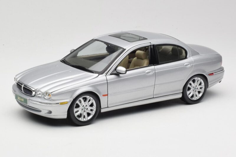 Jaguar X-Type Silver Maisto 1:18 7271328 Diecast