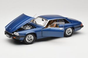Jaguar XJ-S Blue Road Signature 1:18 92658 Diecast - image 2 of 8