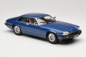 Jaguar XJ-S Blue Road Signature 1:18 92658 Diecast - image 5 of 8