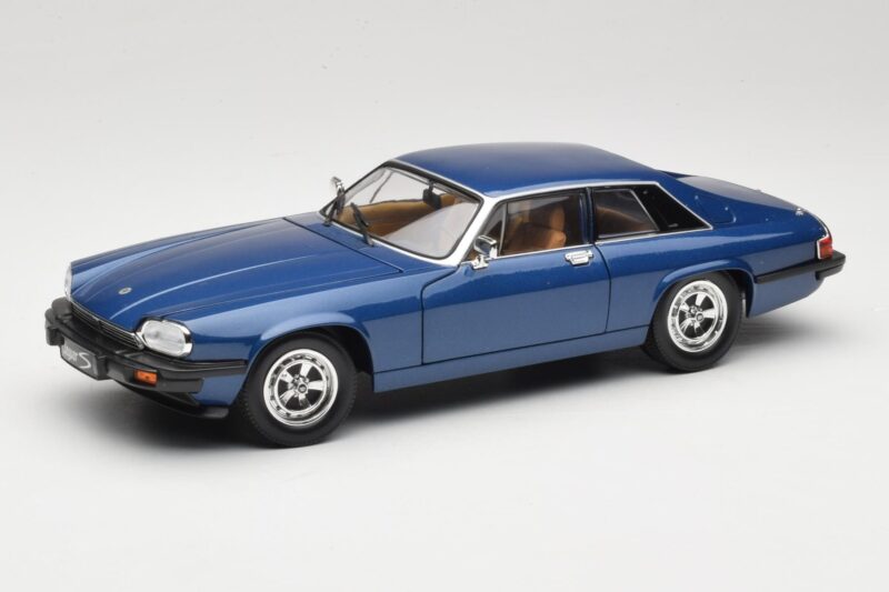Jaguar XJ-S Blue Road Signature 1:18 Jaguar XJ-S Blue Road Signature 1:18 92658 Diecast
