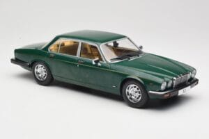 Jaguar XJ Series III Dark Green MCG 1:18 MCG18175 Diecast - image 4 of 6