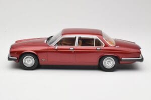 Jaguar XJ Series III Metallic Dark Red MCG 1:18 MCG18176 Diecast - image 3 of 6
