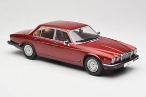 Jaguar XJ Series III Metallic Dark Red MCG 1:18 MCG18176 Diecast - image 4 of 6