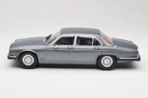 Jaguar XJ Series III Metallic Grey MCG 1:18 MCG18177 Diecast - image 3 of 6
