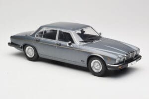 Jaguar XJ Series III Metallic Grey MCG 1:18 MCG18177 Diecast - image 4 of 6
