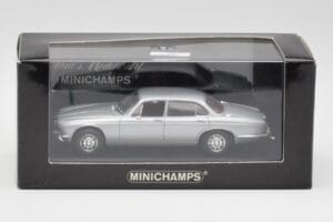 Jaguar XJ12 Series II Silver Minichamps 1:43 400130401 Diecast - image 4 of 4