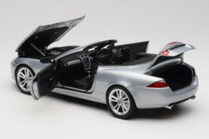 Jaguar XK X150 Convertible Silver Minichamps 1:18 153130533 Diecast - image 5 of 8