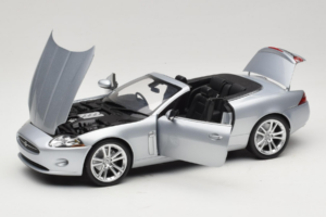 Jaguar XK X150 Convertible Silver Minichamps 1:18 150130531 Diecast - image 2 of 8