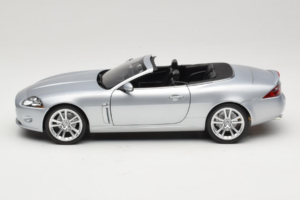 Jaguar XK X150 Convertible Silver Minichamps 1:18 150130531 Diecast - image 4 of 8