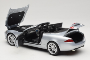 Jaguar XK X150 Convertible Silver Minichamps 1:18 150130531 Diecast - image 5 of 8