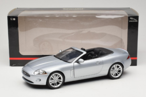 Jaguar XK X150 Convertible Silver Minichamps 1:18 150130531 Diecast - image 8 of 8