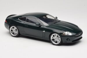 Jaguar XK X150 Coupe Green Minichamps 1:18 150130501 Diecast - image 6 of 8