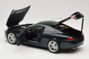 Jaguar XK X150 Green Minichamps 1:18 150130500 Diecast - image 5 of 8