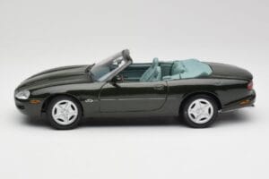 Jaguar XK8 X100 Cabriolet British Racing Green Maisto 1:18 50285 Diecast - image 4 of 8