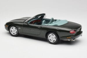 Jaguar XK8 X100 Cabriolet British Racing Green Maisto 1:18 50285 Diecast - image 7 of 8