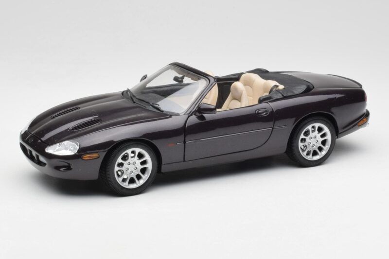 Jaguar XKR X100 Cabriolet Grey Maisto 1:18 Jaguar XKR X100 Cabriolet Grey Maisto 1:18 50331 Diecast