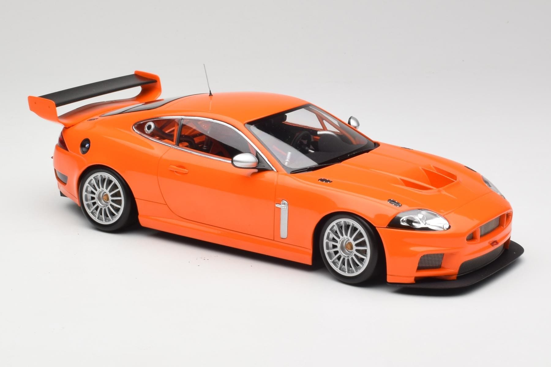 Minichamps Jaguar XKR GT3 1:18 Racing Orange Diecast