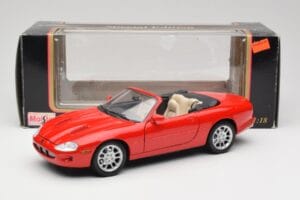 Jaguar XKR X100 Red Maisto 1:18 50330 Diecast - image 8 of 8