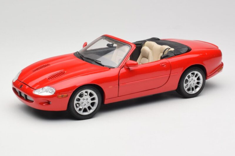 Jaguar XKR X100 Red Maisto 1:18 50330 Diecast