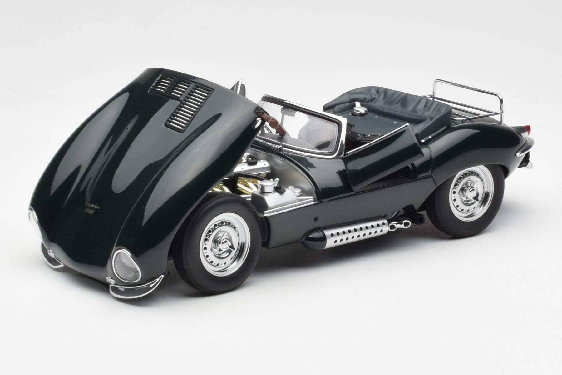 AUTOart Jaguar XKSS 1:18 Steve McQueen Personal Car