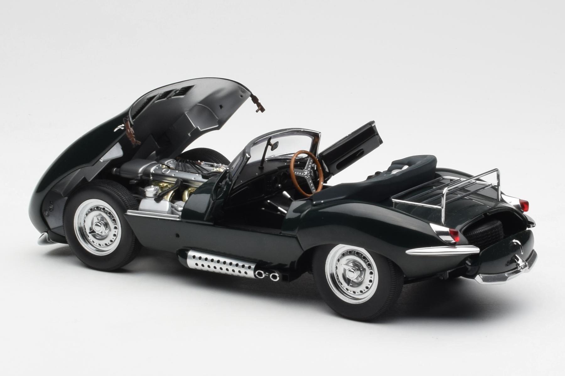 AUTOart Jaguar XKSS 1:18 Steve McQueen Personal Car