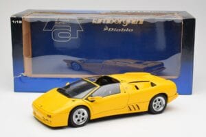 Lamborghini Diablo Roadster Yellow AUTOart 1:18 70092 Diecast - image 8 of 8