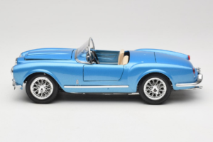 Lancia Aurelia B24 Spider Blue Bburago 1:18 3010-M1 Diecast - image 4 of 8