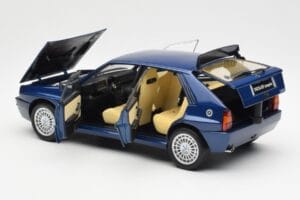 Lancia Delta HF Integrale Evo II Blue Kyosho 1:18 08341BL Diecast - image 5 of 8