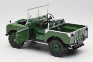 Land Rover 88 Series I Bronze Green Minichamps 1:18 150168906 Diecast - image 5 of 8
