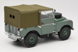 Land Rover 88 Series I Green Minichamps 1:18 150168900 Diecast - image 3 of 8