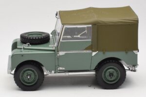 Land Rover 88 Series I Green Minichamps 1:18 150168900 Diecast - image 4 of 8