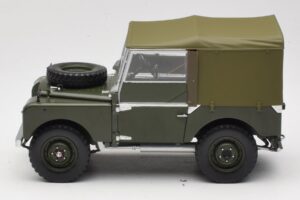 Land Rover 88 Series I Matt Green Minichamps 1:18 150168909 Diecast - image 4 of 8