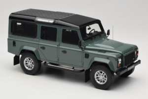 Land Rover Defender Station Wagon Keswick Green GT Spirit 1:18 GT527 Resin - image 4 of 6