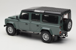 Land Rover Defender Station Wagon Keswick Green GT Spirit 1:18 GT527 Resin - image 5 of 6