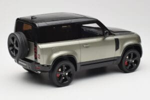 Land Rover Defender 90 HSE P400 L663 Pangea Green Metallic GT Spirit 1:18 GT517 Resin - image 2 of 6
