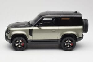 Land Rover Defender 90 HSE P400 L663 Pangea Green Metallic GT Spirit 1:18 GT517 Resin - image 3 of 6