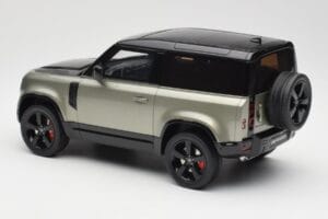 Land Rover Defender 90 HSE P400 L663 Pangea Green Metallic GT Spirit 1:18 GT517 Resin - image 5 of 6