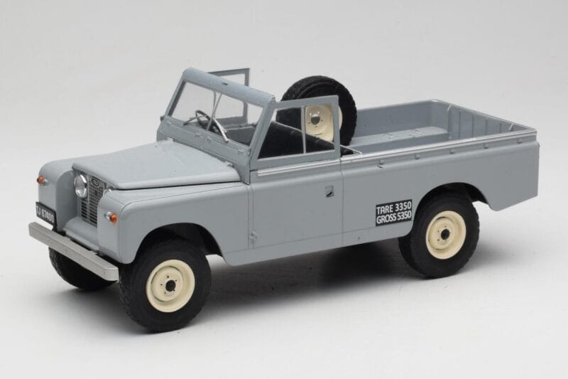 Land Rover Series II 109 Pickup Grey MCG 1:18 MCG18092 Diecast