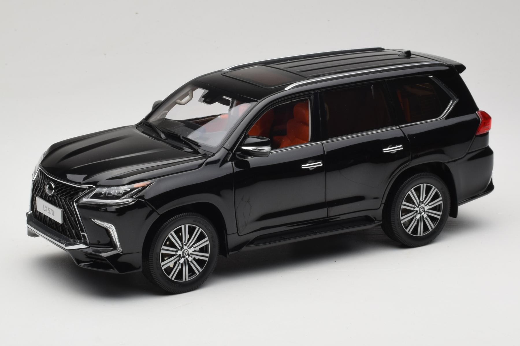 LCD Lexus LX570 J200 1:18 Diecast Luxury SUV Black