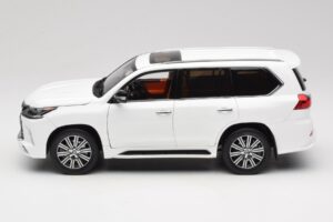 Lexus LX570 J200 White LCD 1:18 LCD18010-WH Diecast - image 4 of 8