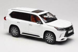 Lexus LX570 J200 White LCD 1:18 LCD18010-WH Diecast - image 6 of 8
