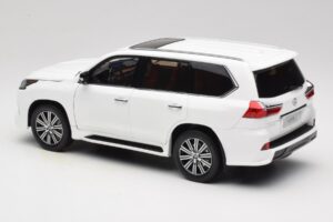 Lexus LX570 J200 White LCD 1:18 LCD18010-WH Diecast - image 7 of 8