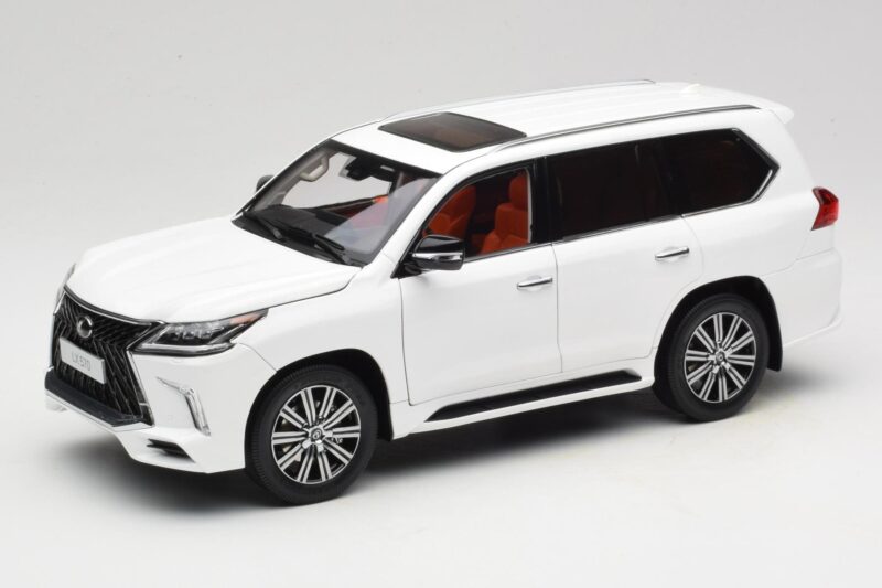 Lexus LX570 J200 White LCD 1:18 LCD18010-WH Diecast
