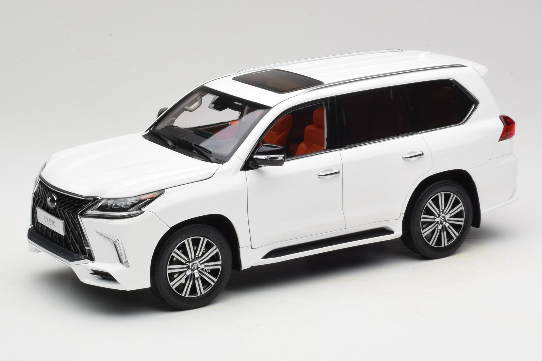 新品未使用・ギミック満載　Weitu製　威拓　1/18　レクサス　LX570　白 lexus-lx570-j200-white-lcd-1-