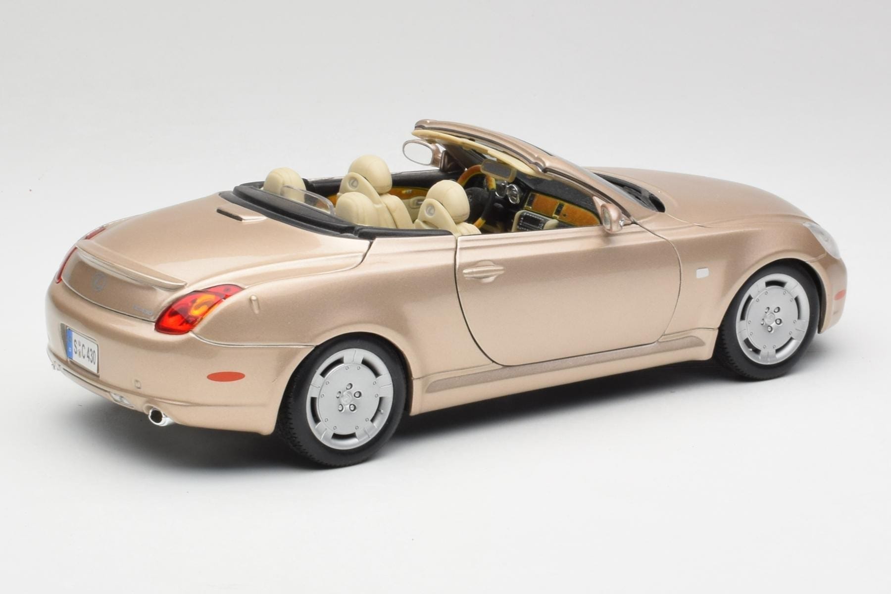 ミニカー Maisto 1/18 Lexus SC430 Lexus SC430 Beige Maisto 1:18
