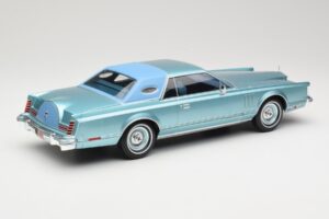 Lincoln Continental Mark V Blue Metallic MCG 1:18 MCG18369 Diecast - image 2 of 6