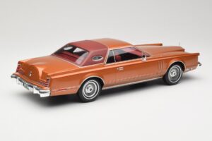 Lincoln Continental Mark V Crystal Apricot Metallic MCG 1:18 MCG18370 Diecast - image 2 of 6