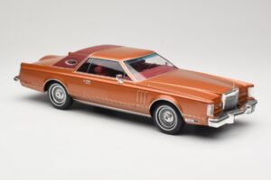 Lincoln Continental Mark V Crystal Apricot Metallic MCG 1:18 MCG18370 Diecast - image 4 of 6